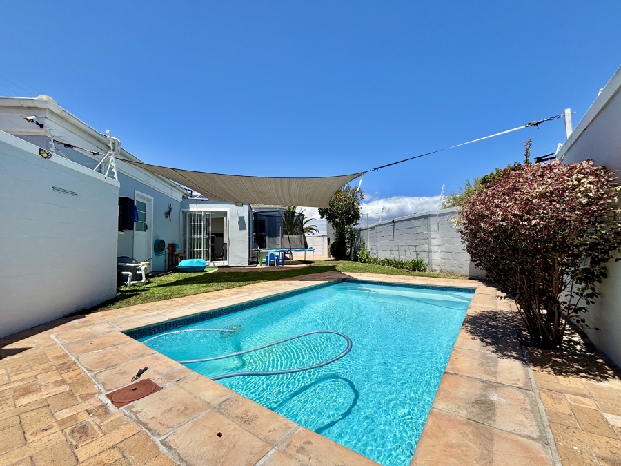3 Bedroom Property for Sale in Sunningdale Western Cape